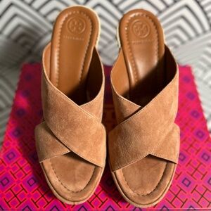 Tory Burch Bailey Suede Wedge Mule in New Cuoio (Tan)